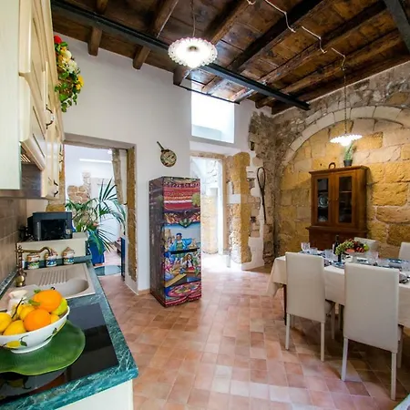 Ortigia Ancient House * Syracuse