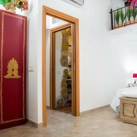 Ortigia Ancient House * Syracuse