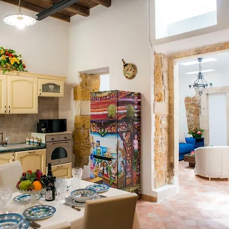 Ortigia Ancient House شقة *