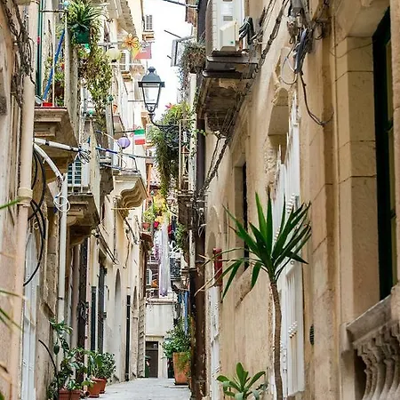 Ortigia Ancient House شقة